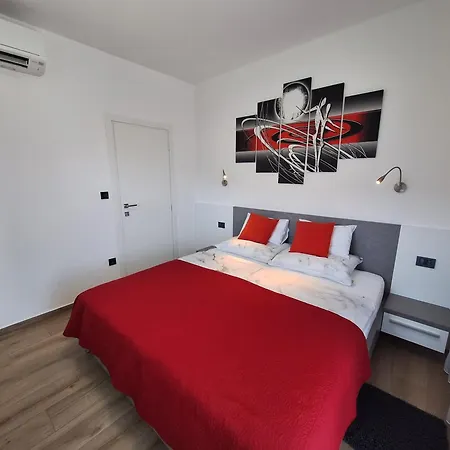 Villa Supernus With Heated Pool *