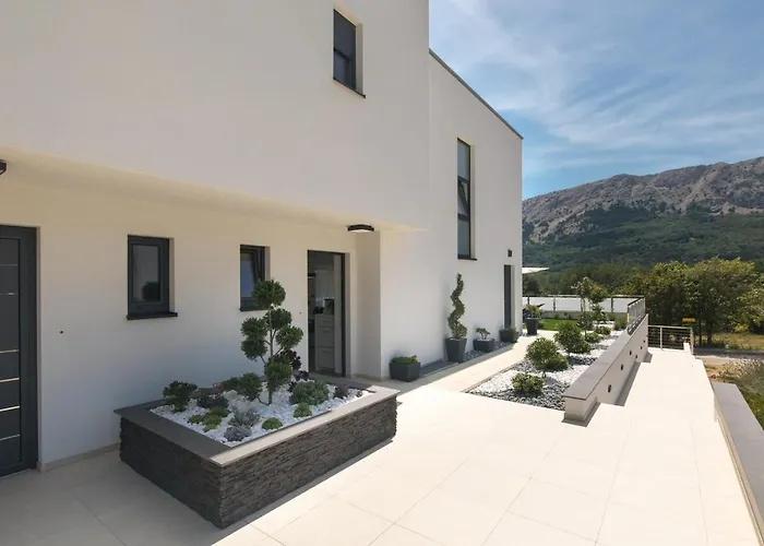 Supernus With Heated Pool Baska (Krk)