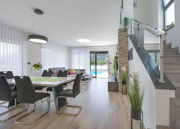 Supernus With Heated Pool Villa *