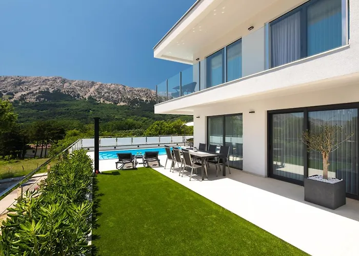 Supernus With Heated Pool Baska (Krk)