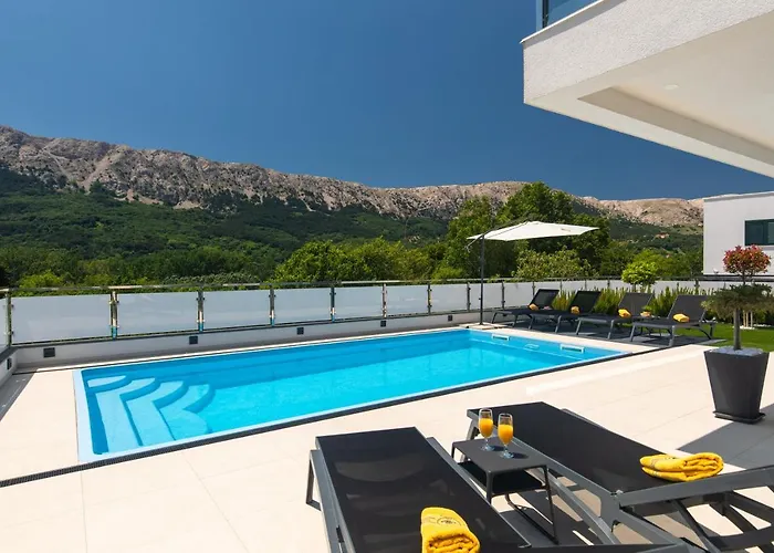 Supernus With Heated Pool Villa