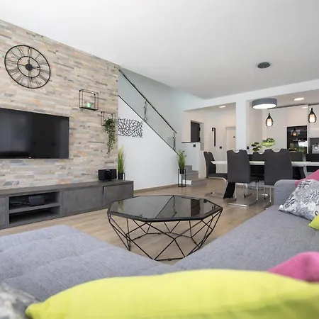 Supernus With Heated Pool Baska (Krk)