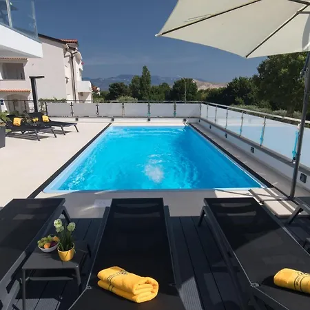 Supernus With Heated Pool Villa