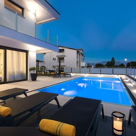 Supernus With Heated Pool Villa Baška