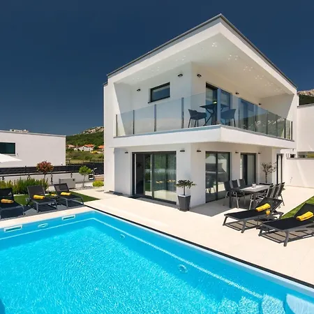 Supernus With Heated Pool