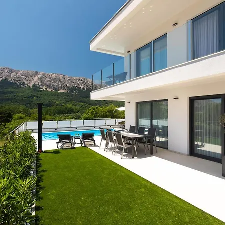 Supernus With Heated Pool Baska (Krk)