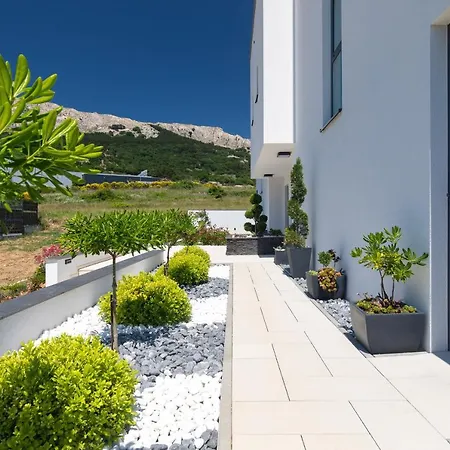 Supernus With Heated Pool Villa *