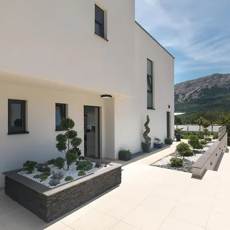 Supernus With Heated Pool Baška