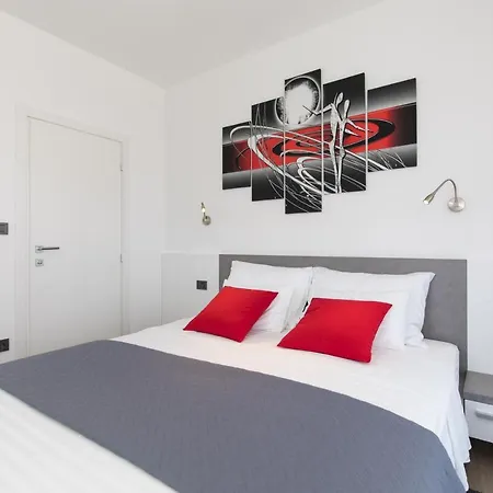 Supernus With Heated Pool Villa *