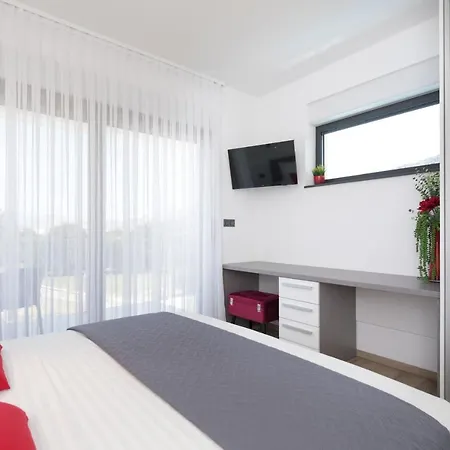 Supernus With Heated Pool Villa