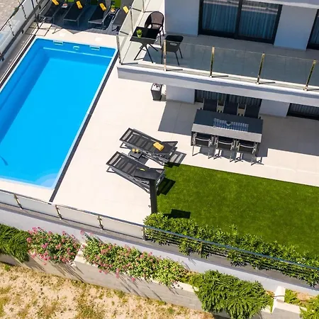 Supernus With Heated Pool