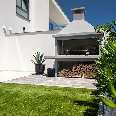 Villa Supernus With Heated Pool *