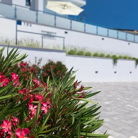 Supernus With Heated Pool Villa