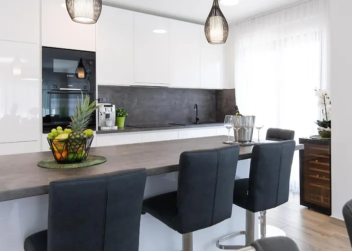 Supernus With Heated Pool Вилла