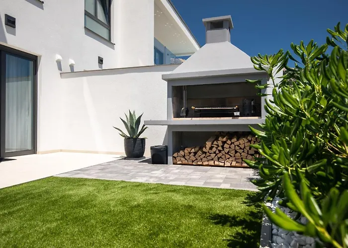 Вилла Supernus With Heated Pool *