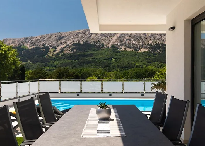 Вилла Supernus With Heated Pool